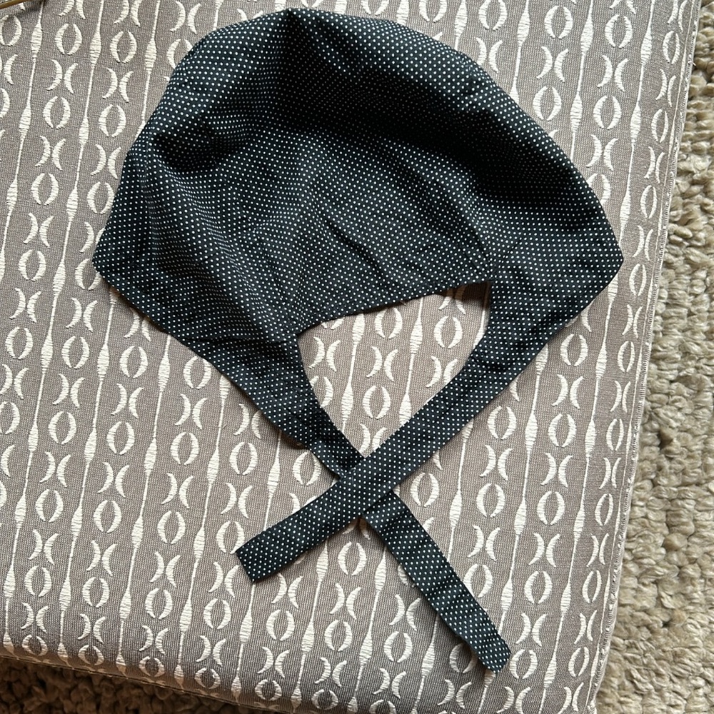 Black and white polka dot women’s scrub cap - Picture 3 of 3